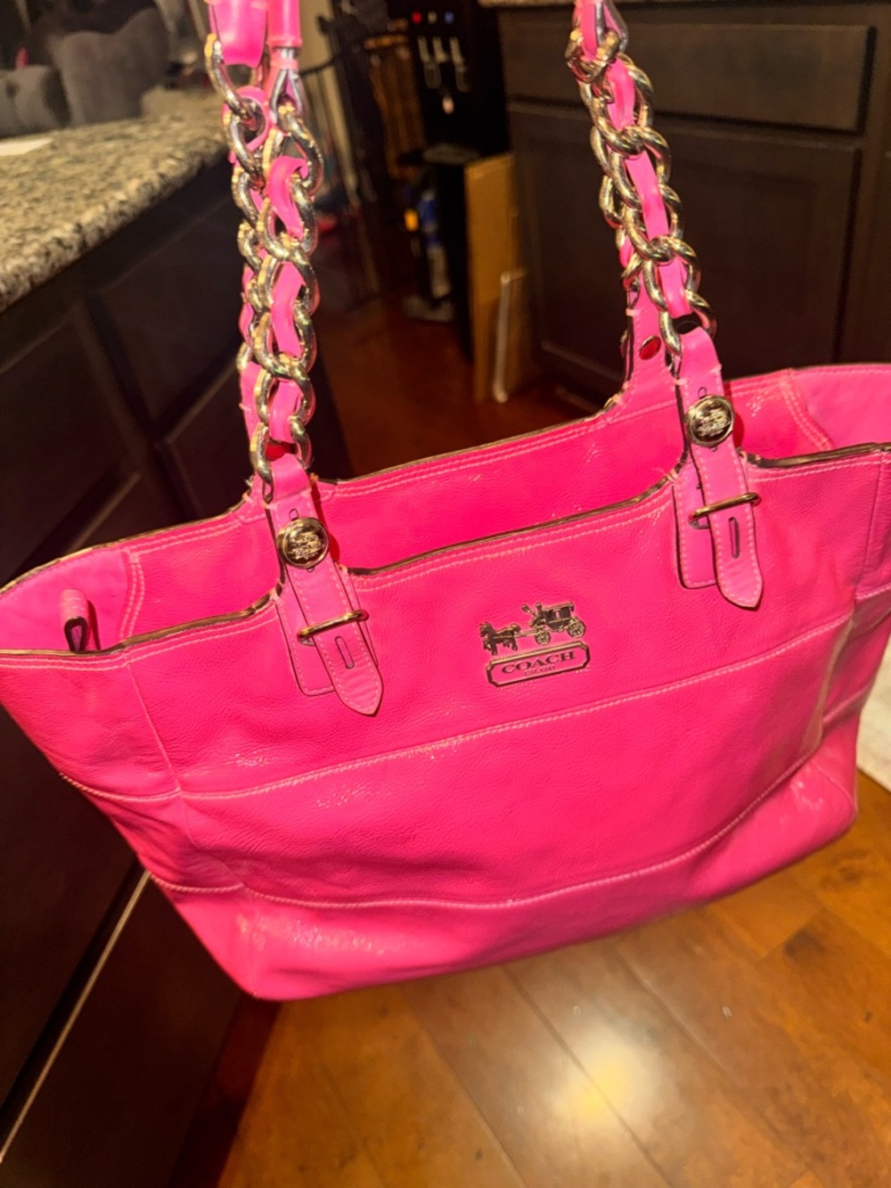 Bold, eye-catching Coach hot pink leather tote with silver-tone chain detail 💗✨ - Picture 8 of 16